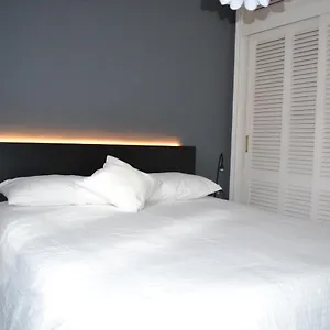 https://agradable-y-confortable-casa-en-el-centro.adeje-hotels.com